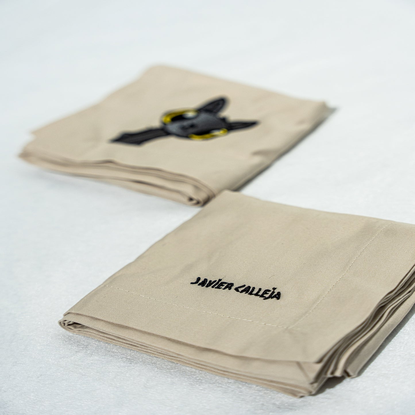 Javier Calleja “Mr. Günter – The Cat Show” Coaster &amp; Napkin Set