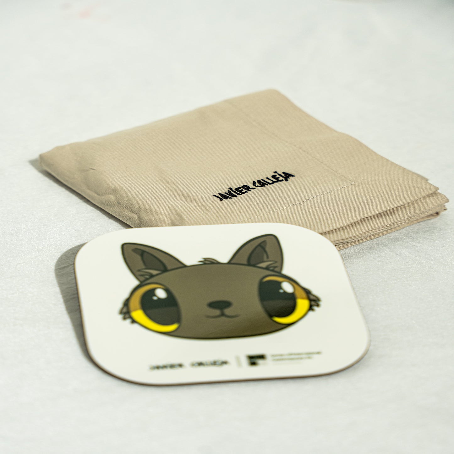 Javier Calleja “Mr. Günter – The Cat Show” Coaster &amp; Napkin Set